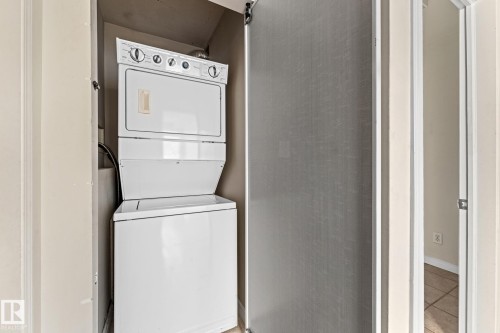 13 11008 124 St, Edmonton, AB - Indoor Photo Showing Laundry Room