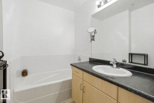 205 9910 111 Street, Edmonton, AB - Indoor Photo Showing Bathroom