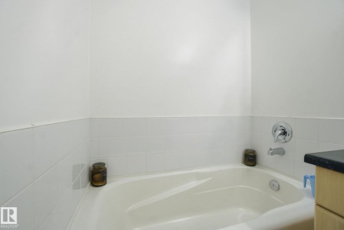 205 9910 111 Street, Edmonton, AB - Indoor Photo Showing Bathroom