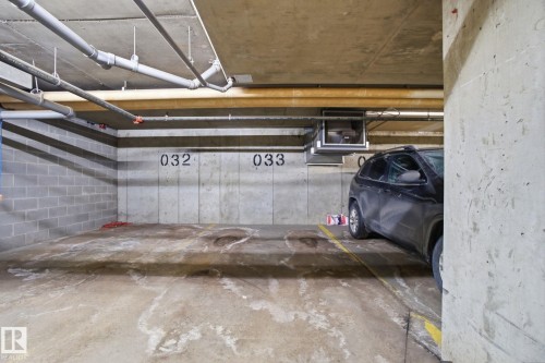 205 9910 111 Street, Edmonton, AB - Indoor Photo Showing Garage