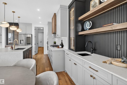 213 Paterson Link, Edmonton, AB - Indoor Photo Showing Kitchen With Upgraded Kitchen