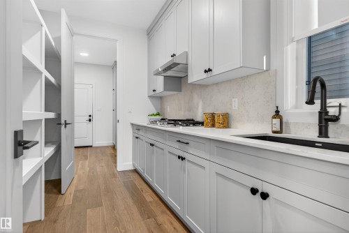 213 Paterson Link, Edmonton, AB - Indoor Photo Showing Kitchen