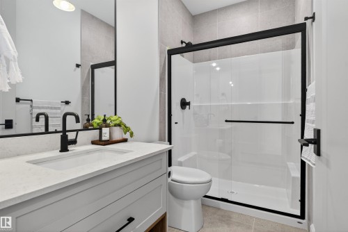 213 Paterson Link, Edmonton, AB - Indoor Photo Showing Bathroom