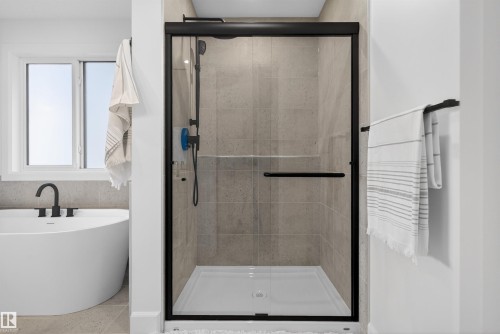 213 Paterson Link, Edmonton, AB - Indoor Photo Showing Bathroom