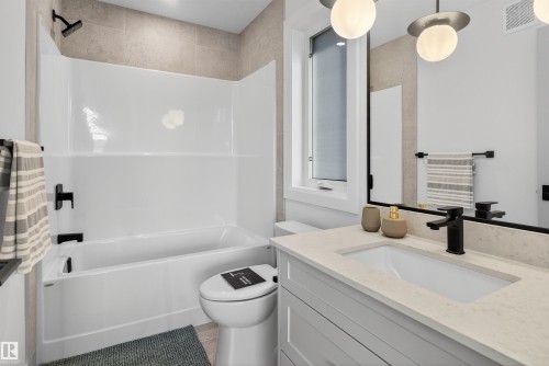 213 Paterson Link, Edmonton, AB - Indoor Photo Showing Bathroom