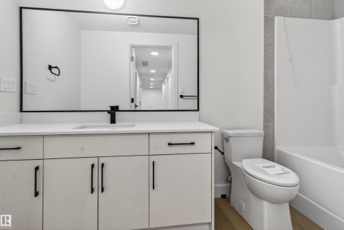 213 Paterson Link, Edmonton, AB - Indoor Photo Showing Bathroom