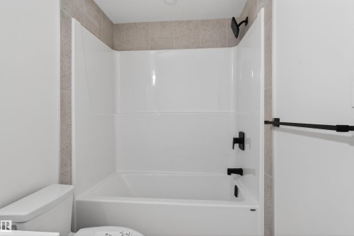 213 Paterson Link, Edmonton, AB - Indoor Photo Showing Bathroom