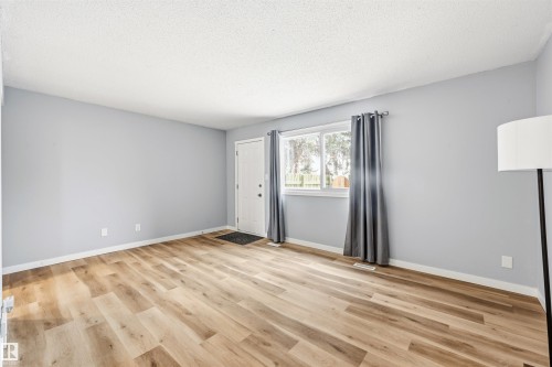 655 Abbottsfield Road, Edmonton, AB - Indoor Photo Showing Other Room