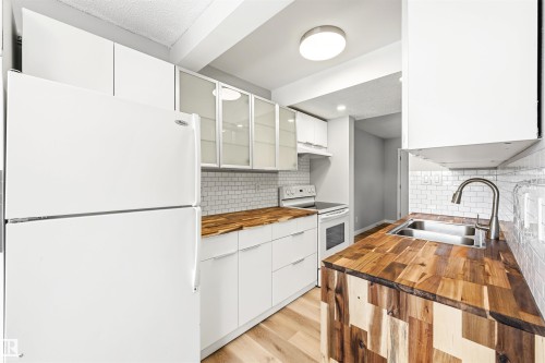 655 Abbottsfield Road, Edmonton, AB - Indoor Photo Showing Kitchen With Double Sink