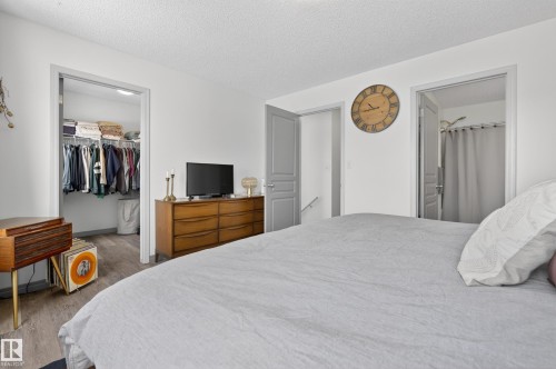 3955 Mcmullen Green, Edmonton, AB - Indoor Photo Showing Bedroom