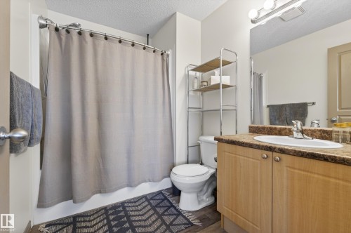 3955 Mcmullen Green, Edmonton, AB - Indoor Photo Showing Bathroom