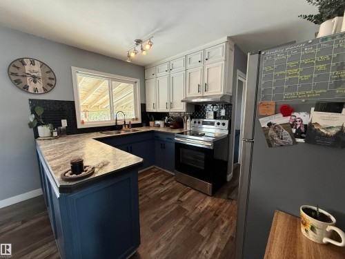 4825 55 Avenue, Drayton Valley, AB - Indoor Photo Showing Kitchen