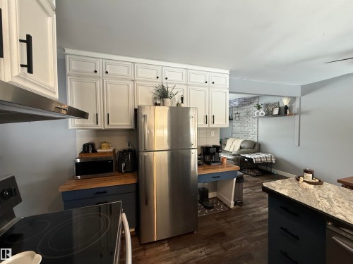 4825 55 Avenue, Drayton Valley, AB - Indoor Photo Showing Kitchen