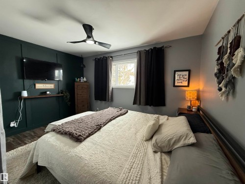 4825 55 Avenue, Drayton Valley, AB - Indoor Photo Showing Bedroom