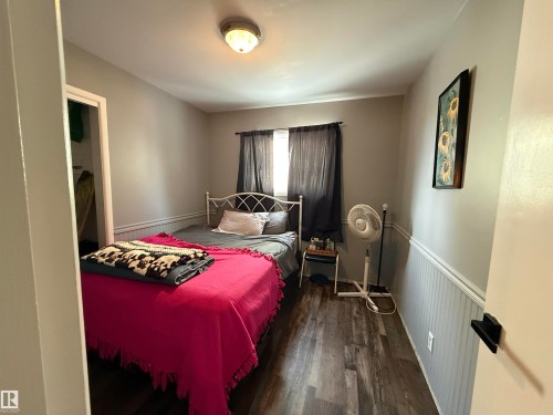 4825 55 Avenue, Drayton Valley, AB - Indoor Photo Showing Bedroom