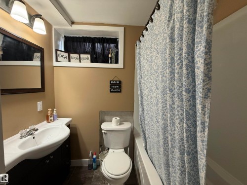 4825 55 Avenue, Drayton Valley, AB - Indoor Photo Showing Bathroom