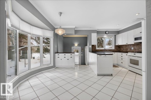 9415 128A Avenue, Edmonton, AB - Indoor Photo Showing Kitchen