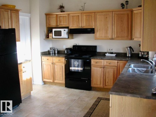 93 3380 28A Avenue Nw, Edmonton, AB - Indoor Photo Showing Kitchen With Double Sink