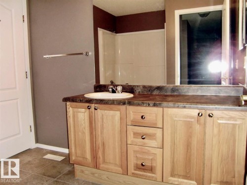 93 3380 28A Avenue Nw, Edmonton, AB - Indoor Photo Showing Bathroom