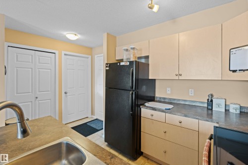 320 4309 33 Street, Stony Plain, AB - Indoor Photo Showing Kitchen