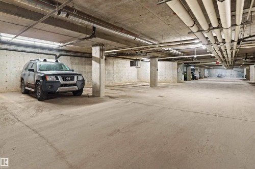 320 4309 33 Street, Stony Plain, AB - Indoor Photo Showing Garage