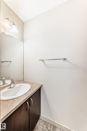 5930 165 Avenue, Edmonton, AB - Indoor Photo Showing Bathroom