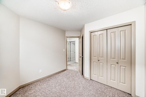 5930 165 Avenue, Edmonton, AB - Indoor Photo Showing Other Room