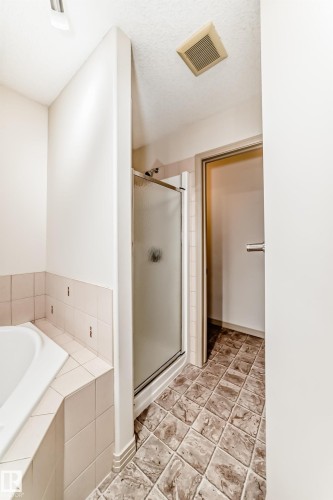 5930 165 Avenue, Edmonton, AB - Indoor Photo Showing Bathroom