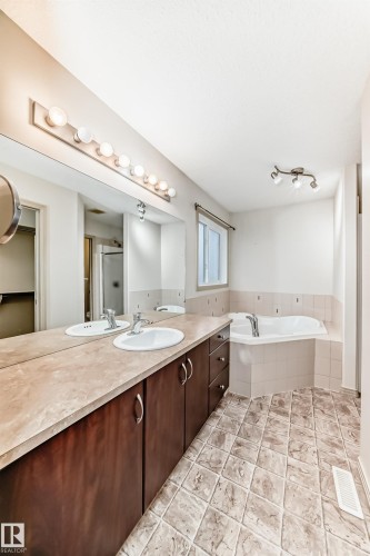 5930 165 Avenue, Edmonton, AB - Indoor Photo Showing Bathroom