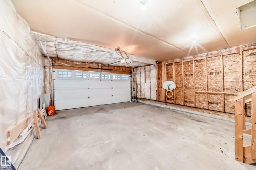 5930 165 Avenue, Edmonton, AB - Indoor Photo Showing Garage