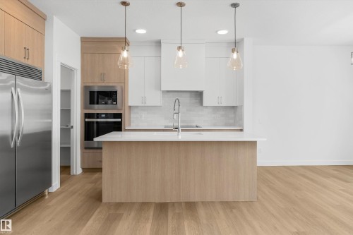 2244 4 Avenue, Edmonton, AB - Indoor Photo Showing Kitchen With Upgraded Kitchen