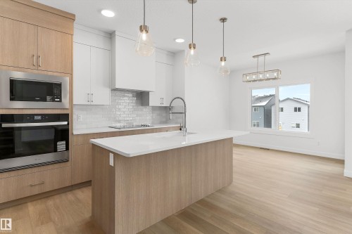 2244 4 Avenue, Edmonton, AB - Indoor Photo Showing Kitchen With Upgraded Kitchen