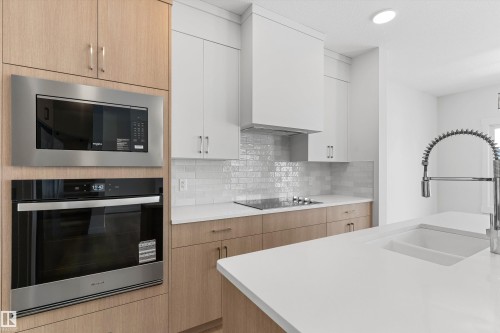 2244 4 Avenue, Edmonton, AB - Indoor Photo Showing Kitchen