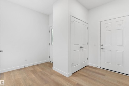 2244 4 Avenue, Edmonton, AB - Indoor Photo Showing Other Room