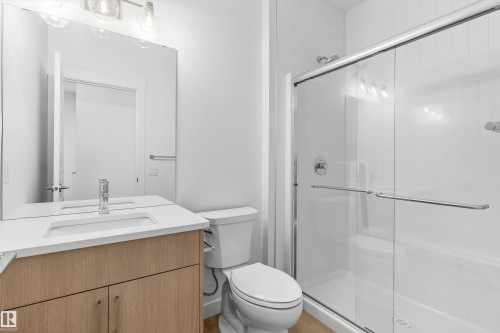 2244 4 Avenue, Edmonton, AB - Indoor Photo Showing Bathroom