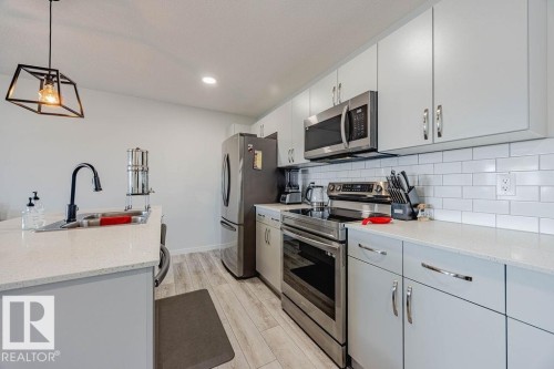 63 50 Mclaughlin Drive, Spruce Grove, AB - Indoor Photo Showing Kitchen