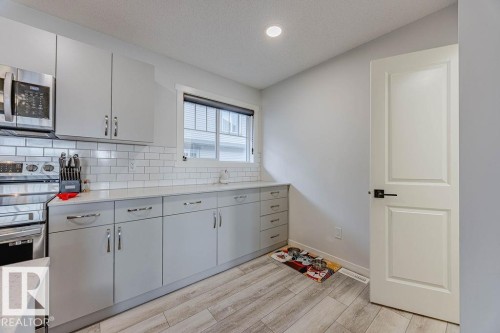 63 50 Mclaughlin Drive, Spruce Grove, AB - Indoor Photo Showing Kitchen