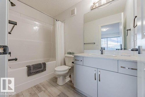 63 50 Mclaughlin Drive, Spruce Grove, AB - Indoor Photo Showing Bathroom