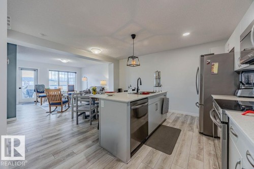 63 50 Mclaughlin Drive, Spruce Grove, AB - Indoor Photo Showing Kitchen With Upgraded Kitchen