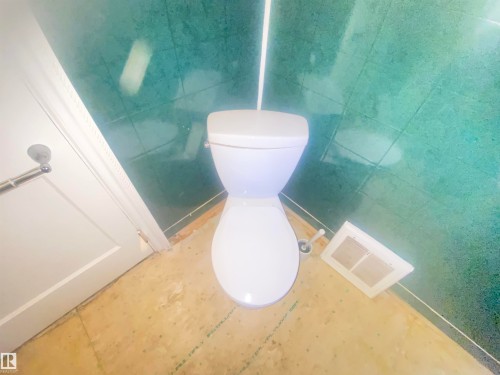 7727 112S Avenue, Edmonton, AB - Indoor Photo Showing Bathroom