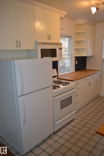 7727 112S Avenue, Edmonton, AB - Indoor Photo Showing Kitchen
