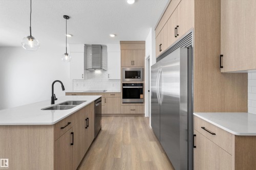 1077 Cristall Crescent, Edmonton, AB - Indoor Photo Showing Kitchen With Stainless Steel Kitchen With Double Sink With Upgraded Kitchen