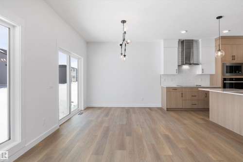 1077 Cristall Crescent, Edmonton, AB - Indoor Photo Showing Kitchen