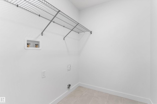 1077 Cristall Crescent, Edmonton, AB - Indoor With Storage
