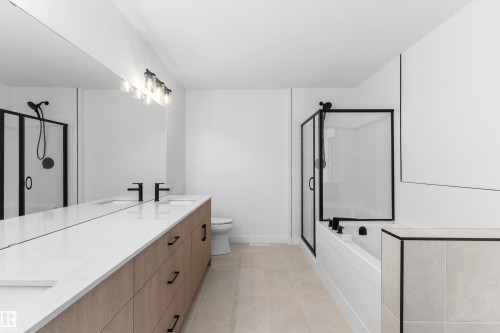 1077 Cristall Crescent, Edmonton, AB - Indoor Photo Showing Bathroom