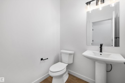 1077 Cristall Crescent, Edmonton, AB - Indoor Photo Showing Bathroom