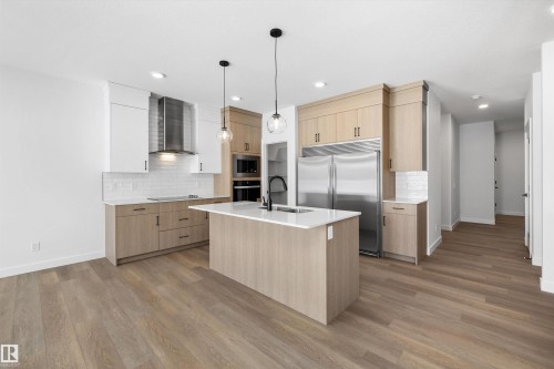 1077 Cristall Crescent, Edmonton, AB - Indoor Photo Showing Kitchen With Stainless Steel Kitchen With Upgraded Kitchen