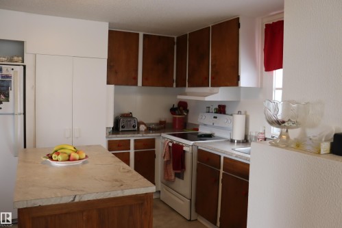 56 4204 47St., Wetaskiwin, AB - Indoor Photo Showing Kitchen
