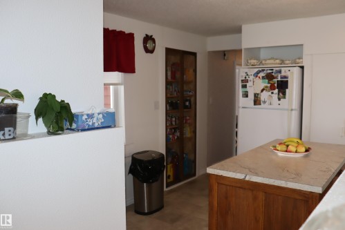 Built in Cabinet - 56 4204 47St., Wetaskiwin, AB - Indoor
