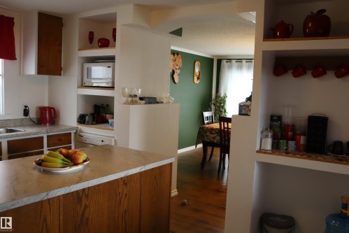 56 4204 47St., Wetaskiwin, AB - Indoor Photo Showing Kitchen